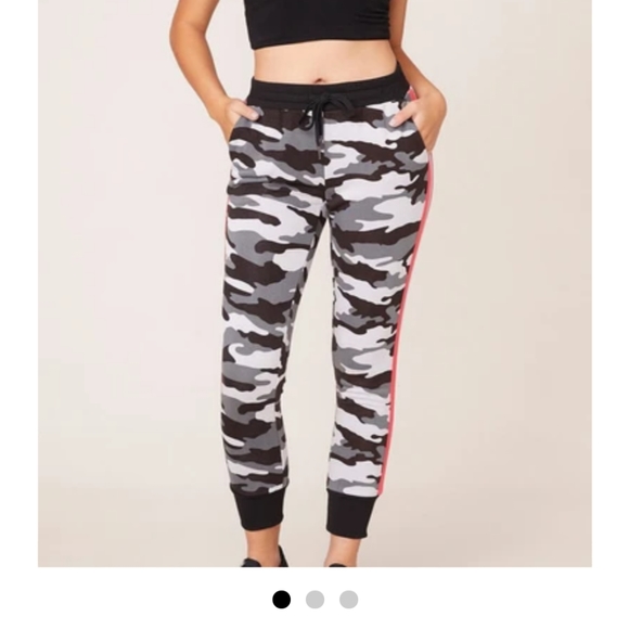 BB Dakota Pants - Bb Dakota camo joggers ❤